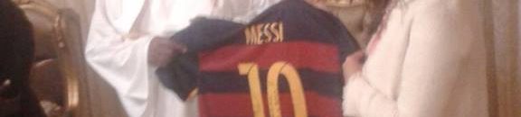 ردود أفعال واسعة لخبر حصول الرئيس السوداني على قميص البرغوث..سودانيون على مواقع التواصل: "يجب أن يفخر ميسي ويتباهي لقبول أسد أفريقيا والعرب الهدية" 10 البشير برشلونة