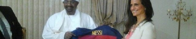 لا تنخدعوا .. ميسي لم يهدِ الرئيس السوداني قميصه! 10 البشير ميسي
