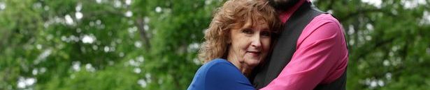 تزوجت تلميذها في الصف .. فاشتعلت مواقع التواصل الاجتماعي 10 عجوز تتزوج من شاب عمره 17 قابلته في جنازة ابنها