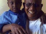 عوض احمودي مكسوراً بمستشفى شرق النيل 10 عوض احمودي