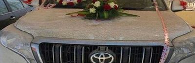 معلمة سعودية تهدي زوجها فيلا وسيارة فارهة