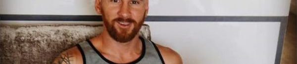 نيمار يفي بوعده ويقلد "شعر" ميسي 10 ميسي 1