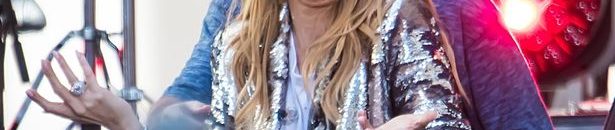 وجه مخيف لـ«سيلين ديون» لمداعبة معجبيها1