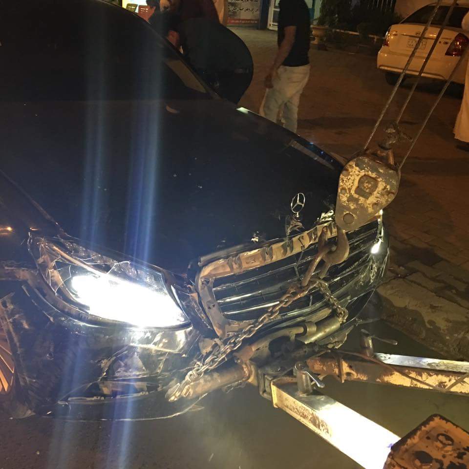 شاهد كيف تحولت سيارة الفنانة ندى القلعة "مرسيدس" الفخمة بعد تعرضها لحادث بشارع أفريقيا
