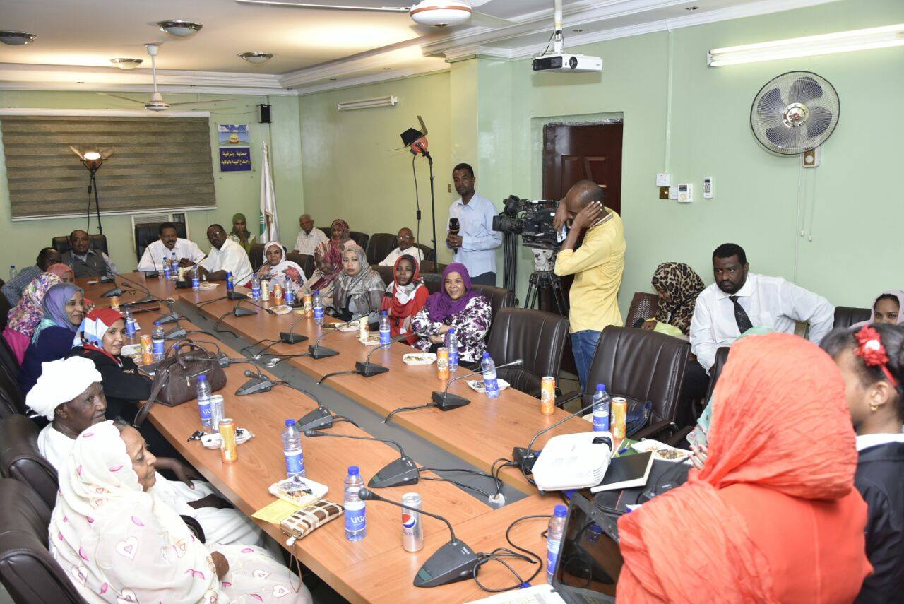 وزير البيئة يتبنى النابغة "لمى بابكر " ويتكفل برعاية مشروعها العلمي .. نظم محاضرة (النفايات كنز و كارثة ) 2 وزارة البيئة (النفايات كنز وكارثه).. والوزير يتبنى النابغة "لمى بابكر " ويتكفل برعاية مشروعها العلمي