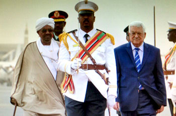 الرئيس الفلسطيني يصل الخرطوم 1 1468941225