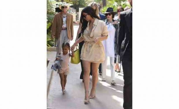 كيم كارداشيان "تستأجر رحما" لطفلها المنتظر 1 1469782437.236699.inarticleLarge