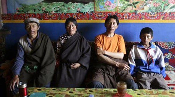 شاهد بالصور: المجتمعات التي تتزوّج فيها المرأة أكثر من رجل 1 المجتمعات التي تتزوّج فيها المرأة أكثر من رجل