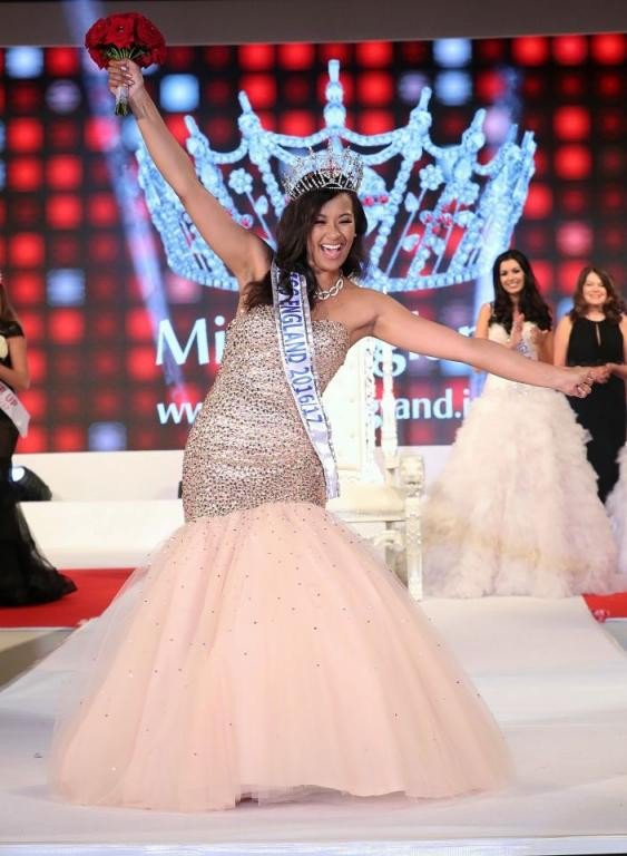 شاهد بالصور: تتويج ملكة جمال بريطانيا لعام 2016 3 تتويج ملكة جمال بريطانيا لعام 20161