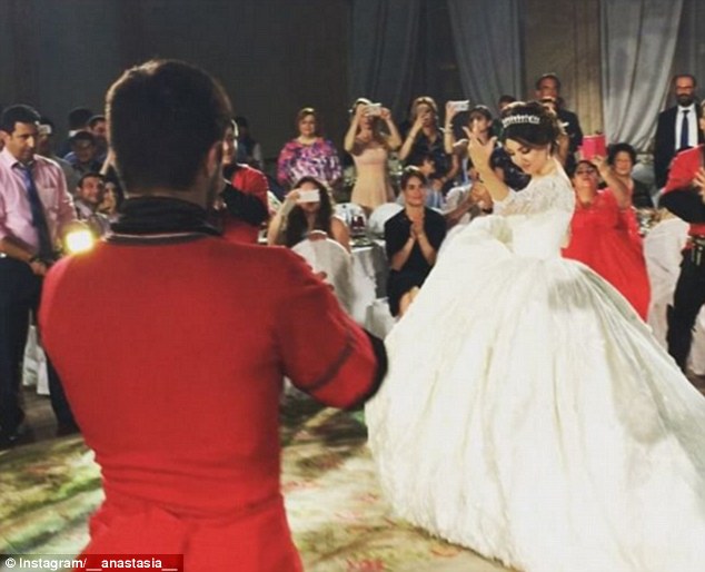 حفل زفاف أسطورى لمصممة أزياء روسية بموسكو