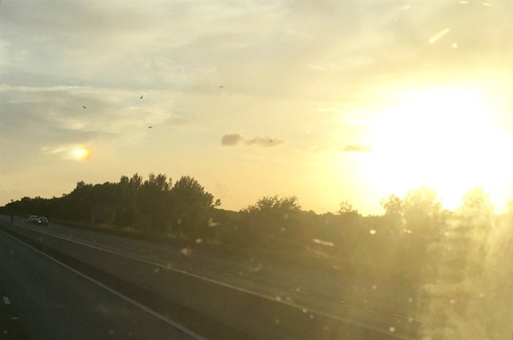 لقطة نادرة لظهور شمسين في سماء بريطانيا