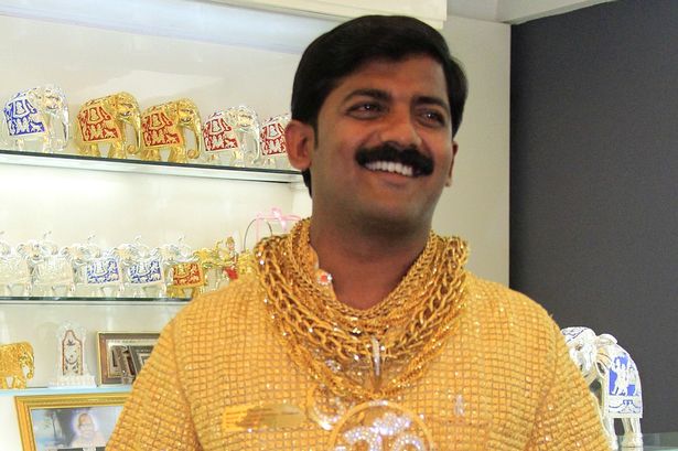 مقتل صاحب أغلى قميص في العالم المصنوع من الذهب