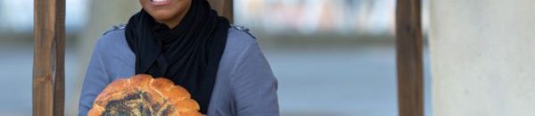 أشهر صانعات الكعك في بريطانيا تكشف سبب ارتدائها الحجاب1