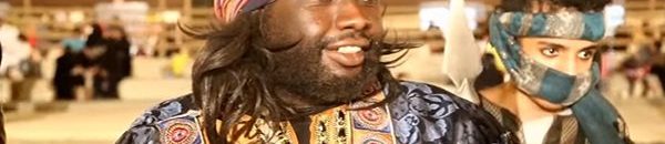 سعودية تتقمص دور عبلة في سوق عكاظ أمام عنترة بن شداد