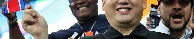 قوات كوريا الشمالية تطلق النيران و"تسعد الزعيم" 10 شبيه زعيم كوريا الشمالية يُفاجئ مشجعي ريو