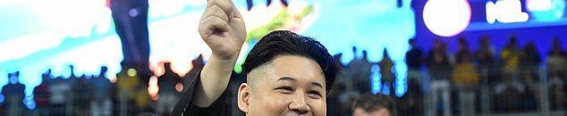 شبيه زعيم كوريا الشمالية يُفاجئ مشجعي ريو1
