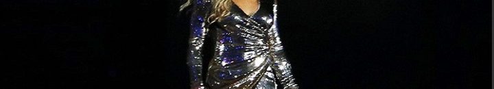 عارضة أزياء تخطف الأنظار