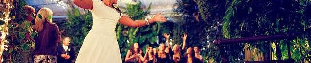 شاهد بالفيديو.. تفاعلت مع أغنية (أنا ممكون وصابر) عروس سودانية ترقص بفرح كبير وبشكل هستيري قبل لحظات من دخولها صالة الفرح 10 عروس عريس زفاف عرس زواج