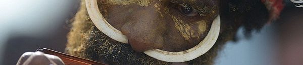 بالصورة .. “نساؤها يقطعن أصابعهن”.. تعرف على تقاليد قبيلة “داني” الإندونيسية التي تُعد أغرب قبائل العالم! 11 قبيلة إندونيسيّة تكرّم أجدادها عبر تحنيطهم بالدخان1