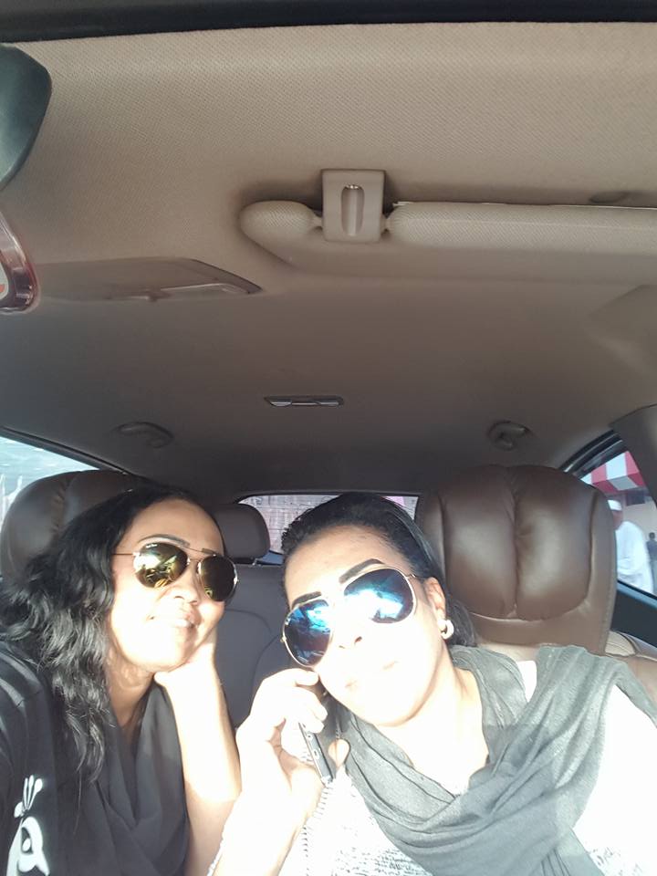 بالصور..بعد عودتها لأرض الوطن الصحفية فاطمة الصادق تلتقط سيلفي مع "ست البنات" 2 بعد عودتها لأرض الوطن الصحفية فاطمة الصادق تلتقط سيلفي مع "ست البنات"