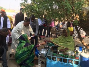 ندى القلعة في حملة دعم بائعات الشاي