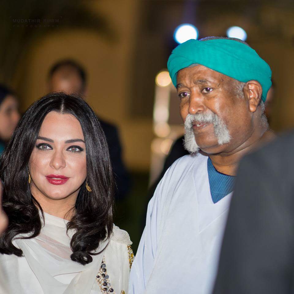 بالصور.. النجمة السورية سلافة فواخرجي تصل الخرطوم ..تظهر بالثوب السوداني وتخطف الأضواء من الجميع 2 النجمة السورية سلافة فواخرجي تصل الخرطوم وتظهر بالثوب السوداني وتخطف الأضواء من الجميع