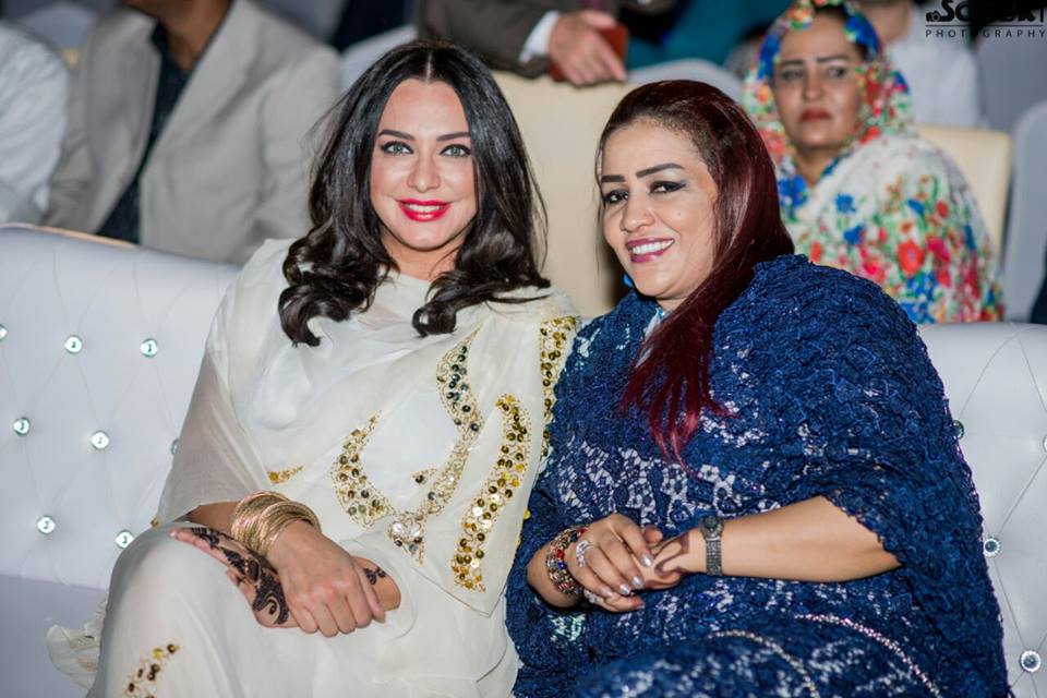 بالصور.. النجمة السورية سلافة فواخرجي تصل الخرطوم ..تظهر بالثوب السوداني وتخطف الأضواء من الجميع 3 النجمة السورية سلافة فواخرجي تصل الخرطوم وتظهر بالثوب السوداني وتخطف الأضواء من الجميع