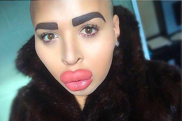 شاهد بالصورة.. أرادَ منافسة كارداشيان فكانت النتيجة كارثية! 2 أرادَ منافسة كارداشيان فكانت النتيجة كارثية!