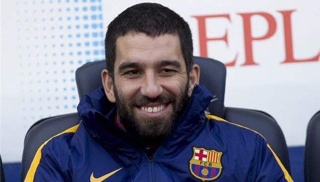 محكمة تركية تقضي بحبس لاعب برشلونة 1 توران يُثير غضب جماهير برشلونة.. ويُشعل “تويتر” بهذه الصورة1