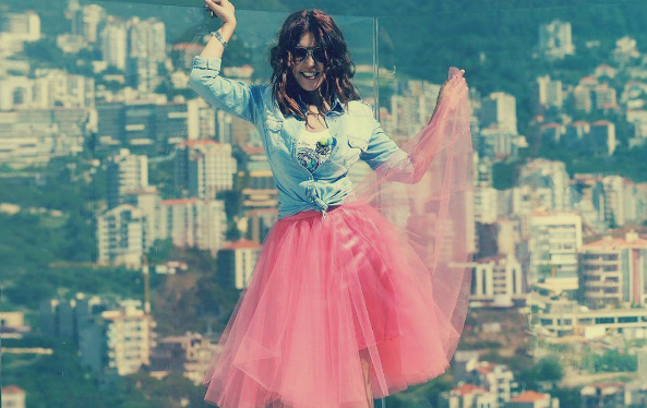 سميرة سعيد تغضب الرجال وتستفزهم باغنية 1 فتيات يُقلّدن سميرة سعيد في وقفتها وملابسها