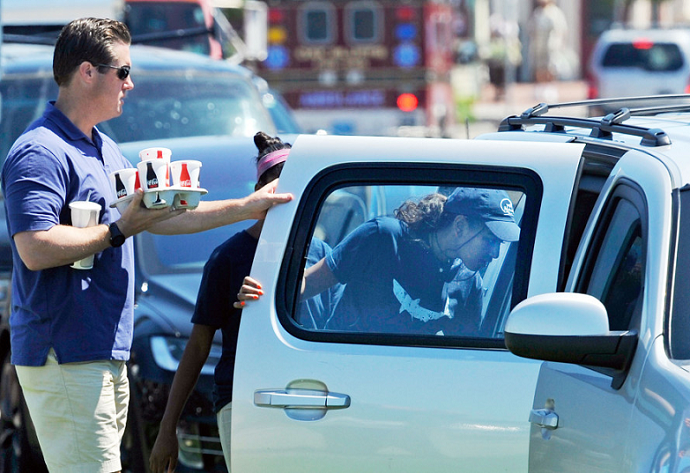 لابنة أوباما وهي تعمل بمطعم يملكه لبناني الأصل1