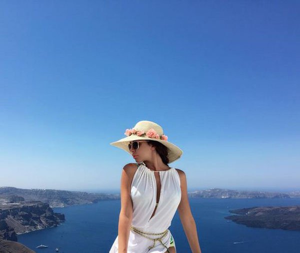 ميريام فارس تتحدى جمهورها بالرقص في الإمارات 1 ميريام فارس تثير ضجة بتغطية جسدها العاري بقبعة1