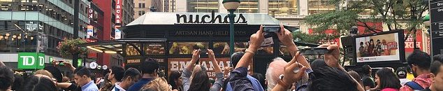 طلب زواج بسماء نيويورك يثير حيرة المارة3