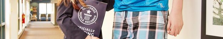 بالفيديو .. شاهد أطول طفل في العالم وسط أقرانه 10 عملاق بعمر 19 ولا يتوقف عن النمو3