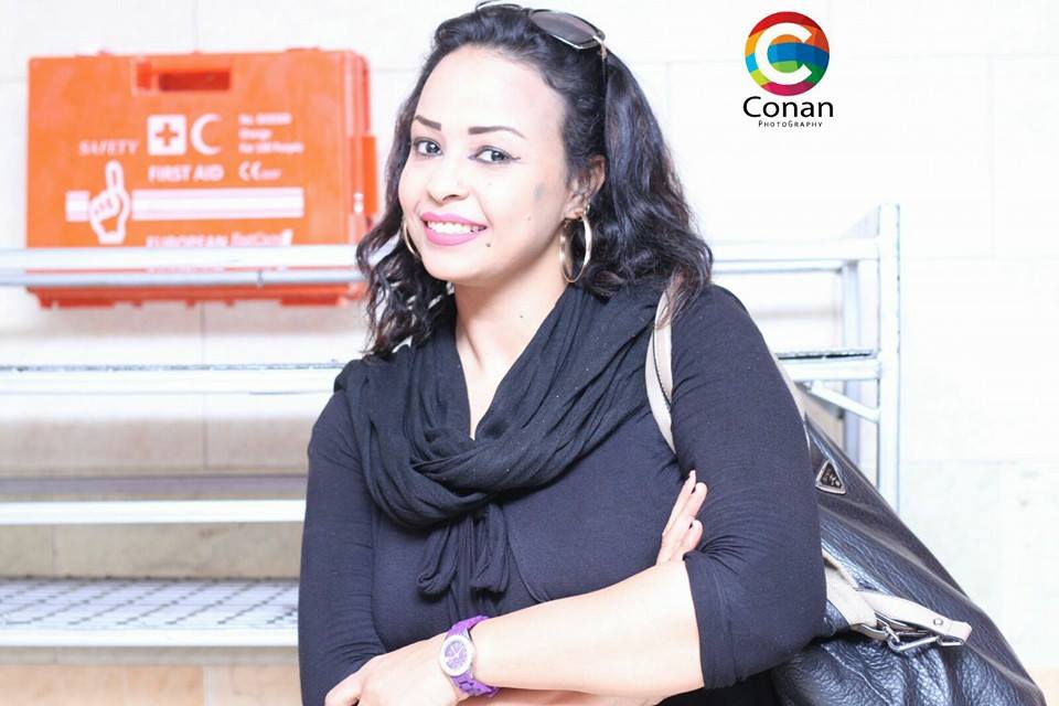 وتتوالي المفاجآت: المذيعة المتهمة بالمخدرات طليقة هذا الفنان السوداني الشهير.. شاهد صورتها مع الفنان قبل انفصالها منه 1 10414555 1010141519028981 4529994559814026103 n