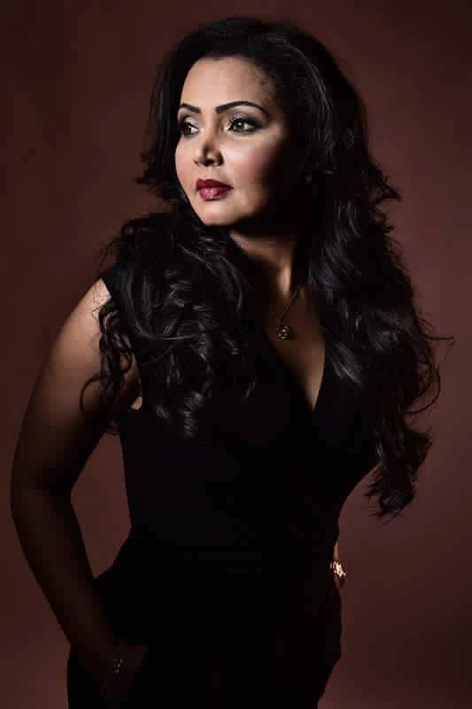 شاهد بالصور.. المذيعة السودانية تتحول لعارضة أزياء 