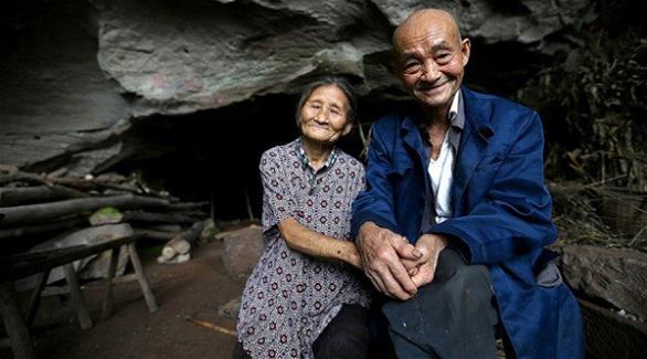 زوجان صينيان يعيشان في كهف منذ 54 عاماً