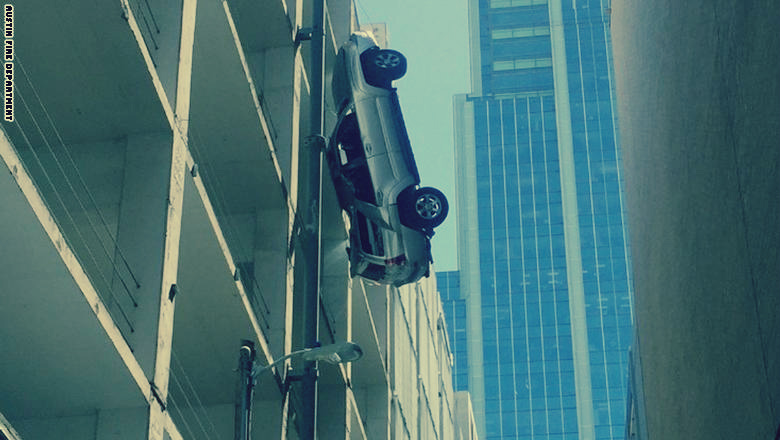 سيارة تسقط من الطابق التاسع