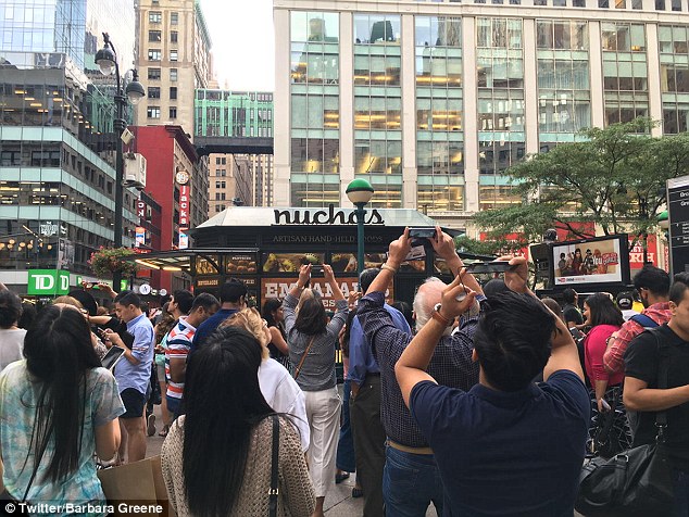 نهاية علاقة الحب .. الكراهية بين ترامب ونيويورك 1 طلب زواج بسماء نيويورك يثير حيرة المارة3