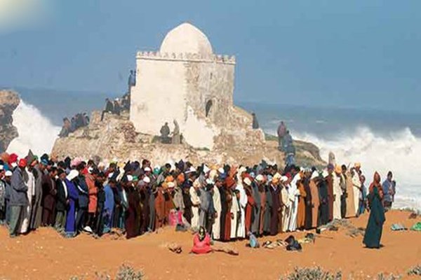 مغاربة يحجون إلى ضريح شاشكال