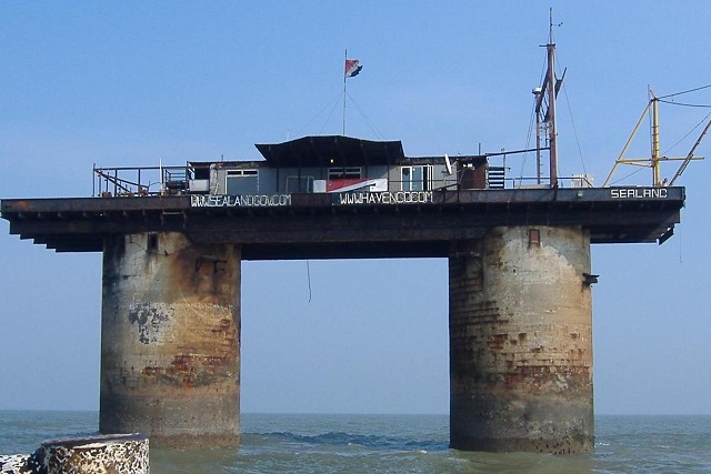 شاهد بالصورة .. هذه أصغر دولة في العالم.. يعيش بها 5 أشخاص فقط! 1 هذه أصغر دولة في العالم.. يعيش بها 5 أشخاص فقط جزيرة