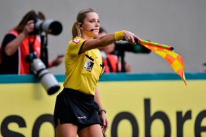 حكمة كورة نسائي