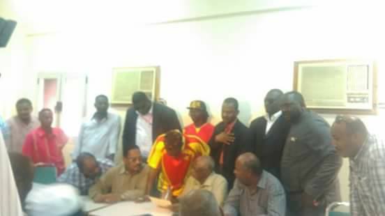 نجم التسجيلات الأول "الصاوي" وغربال الهلال أول الموقعين في كشوفات المريخ