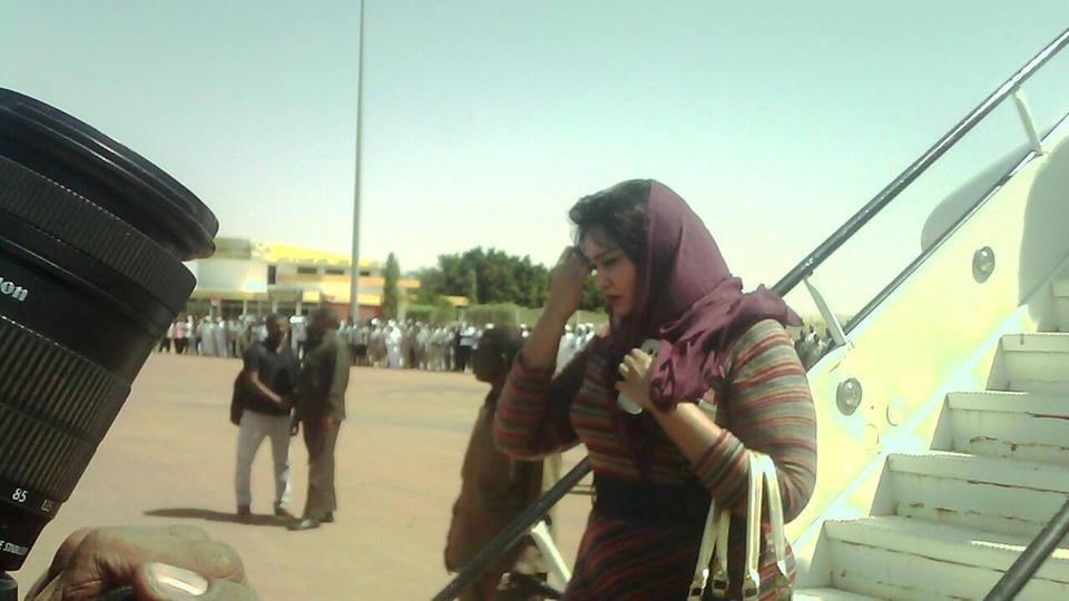 بالصور.. فاطمة الصادق ترافق الكاردينال لمدينة الأبيض 2 بالصور.. فاطمة الصادق ترافق الكاردينال لمدينة الأبيض