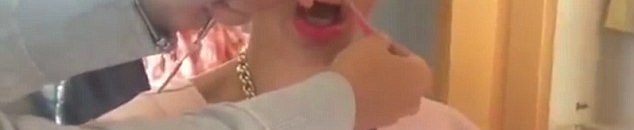 بالفيديو .. فنانة عربية تصرح: أجريت 106 عملية تجميل! 10 281