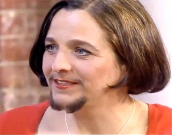 بالصور .. «المطربة الملتحية» تكشف عن إصابتها بمرض الإيدز 1 42fb9594 e7c6 49d4 921c 168d50a005c9