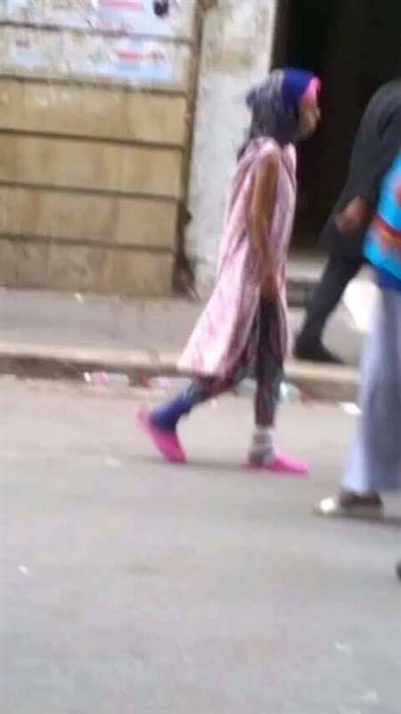 شاهد بالصور.. احترافية متسولة تثير الجدل على «فيس بوك» 4 احترافية متسولة تثير الجدل على «فيس بوك»3