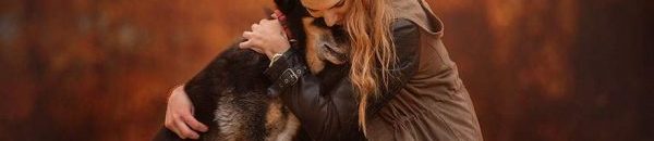 الكلاب أيضاً تذرف الدموع.. لكن لماذا؟ 10 autumn dog photography anne geier 31 600x400