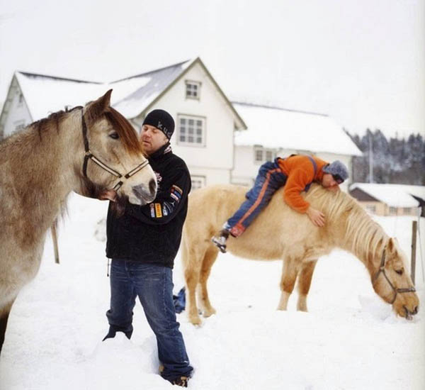 بالصور .. فندق سياحي في تايلند يحول نزلاءه إلى سجناء! 1 e444a79a7e9cb1b69d0560d824e7d84b3c051901 041016112203