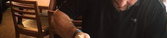 بالفيديو .. طريقة تناول رجل لوجبة ماكدونالدز تثير غضب الإنترنت 10 o PASCAL 570 1